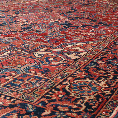 Fine handmade semi old Oriental Heriz carpet - 307609