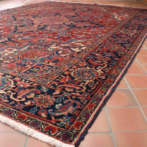 Fine handmade semi old Oriental Heriz carpet - 307609