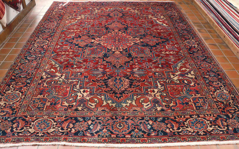 Fine handmade semi old Oriental Heriz carpet - 307609