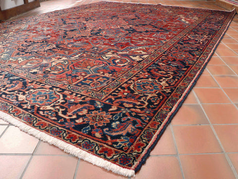 Fine handmade semi old Oriental Heriz carpet - 307609