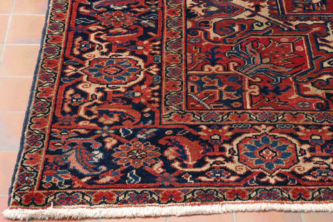 Fine handmade semi old Oriental Heriz carpet - 307609